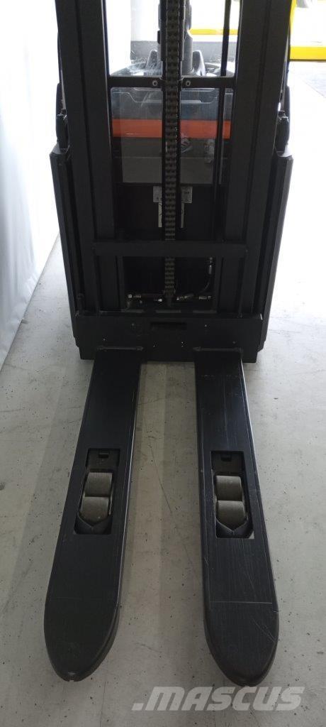 Toyota SPE160L Akülü depo ekipmanları