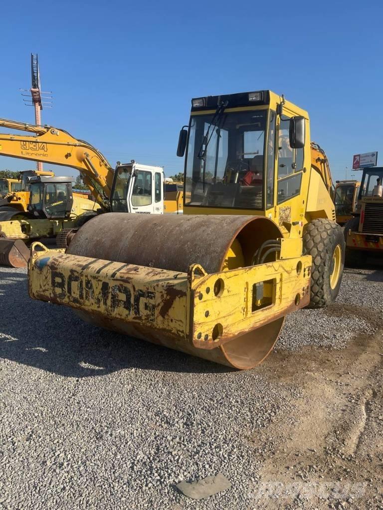 Bomag BW 213 D-3 Tek tamburlu silindirler