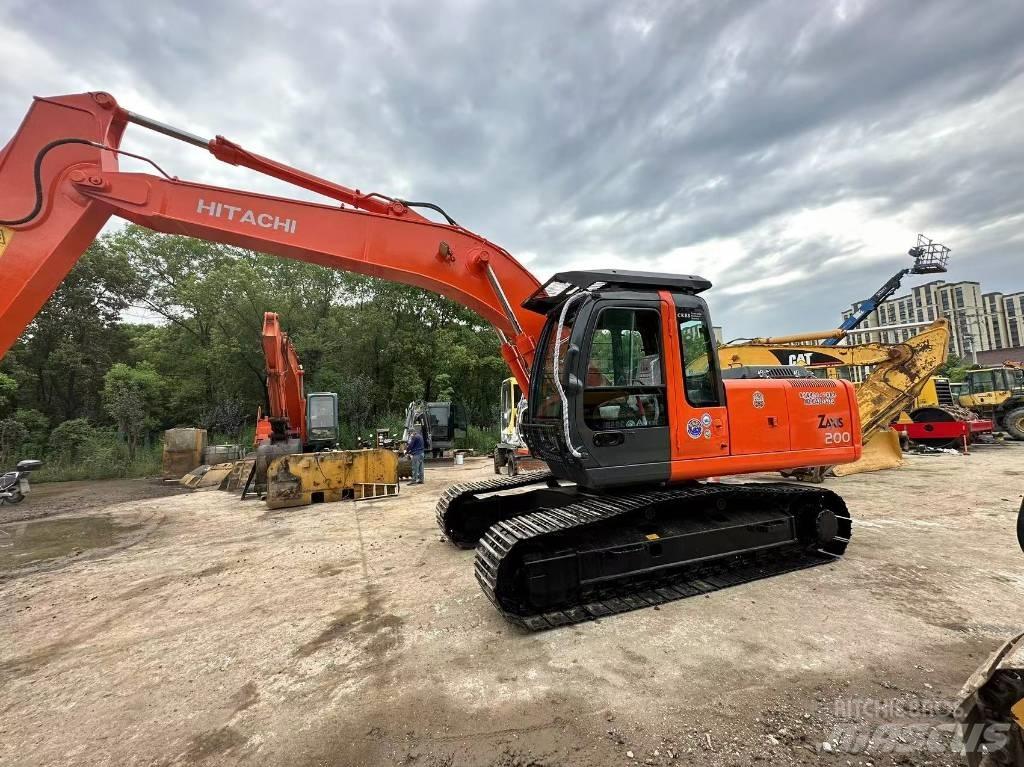 Hitachi ZX 200 Paletli ekskavatörler
