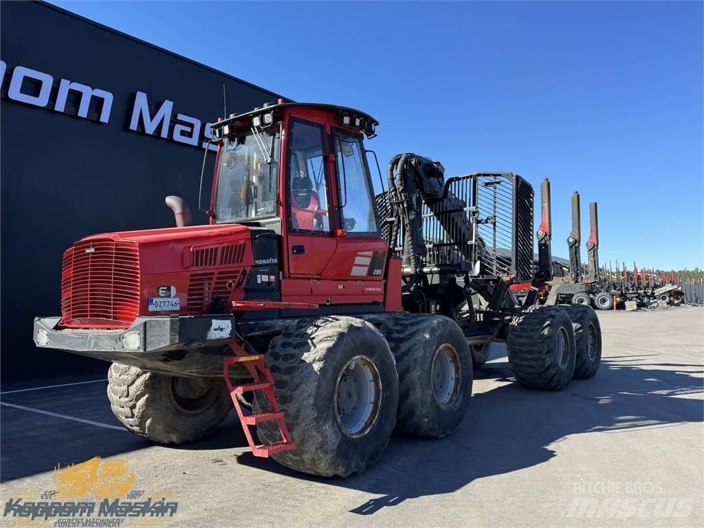 Komatsu 895 Tomruk yükleyici traktörler