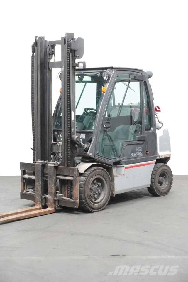 Nissan UGD02 A 32 PQ LPG'li forkliftler