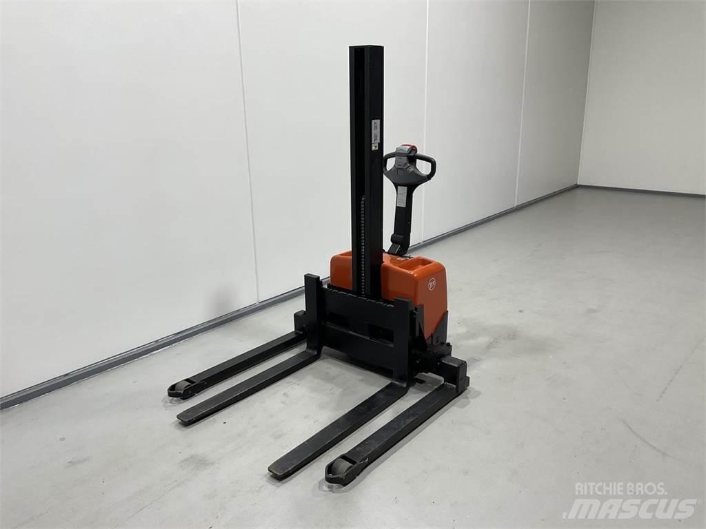 Toyota HWE100 Akülü depo ekipmanları