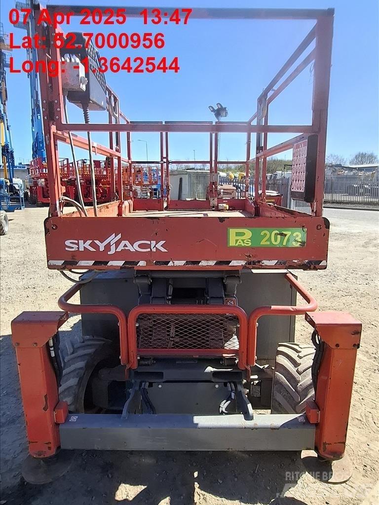 SkyJack SJ 6832 RT Makasli platformlar