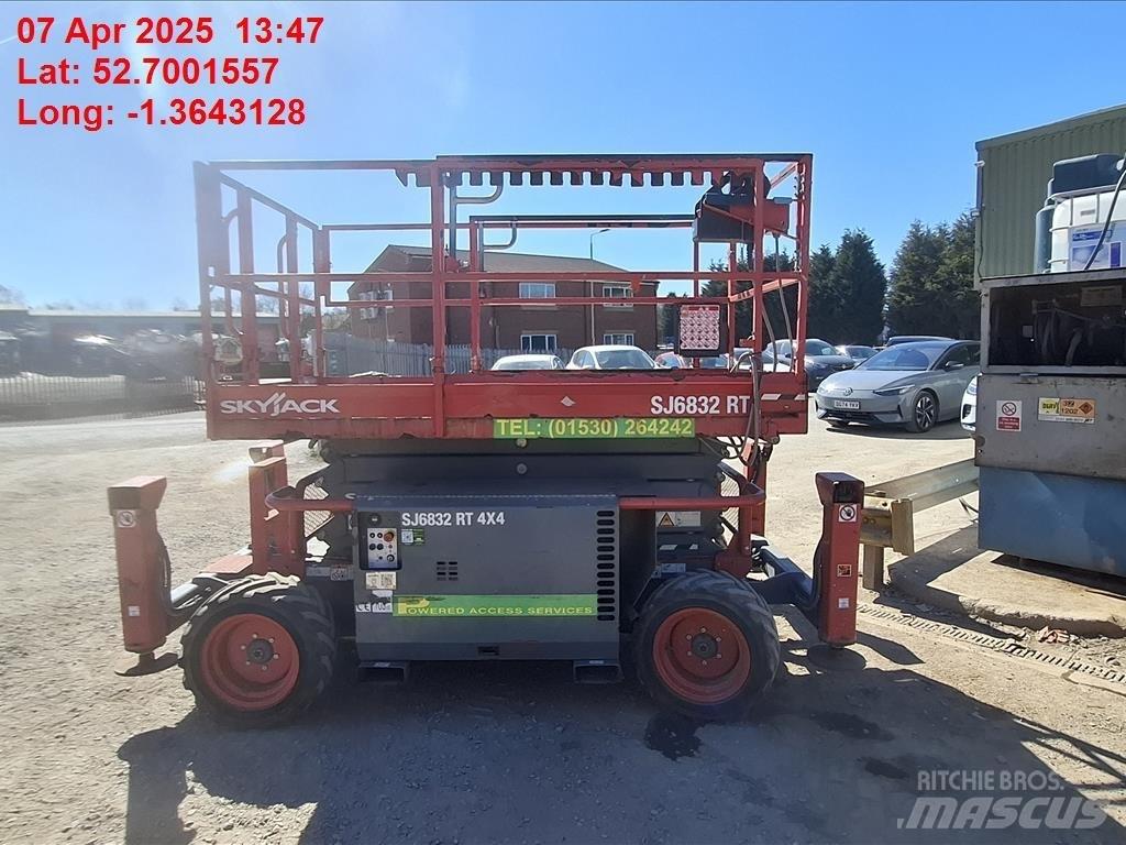 SkyJack SJ 6832 RT Makasli platformlar