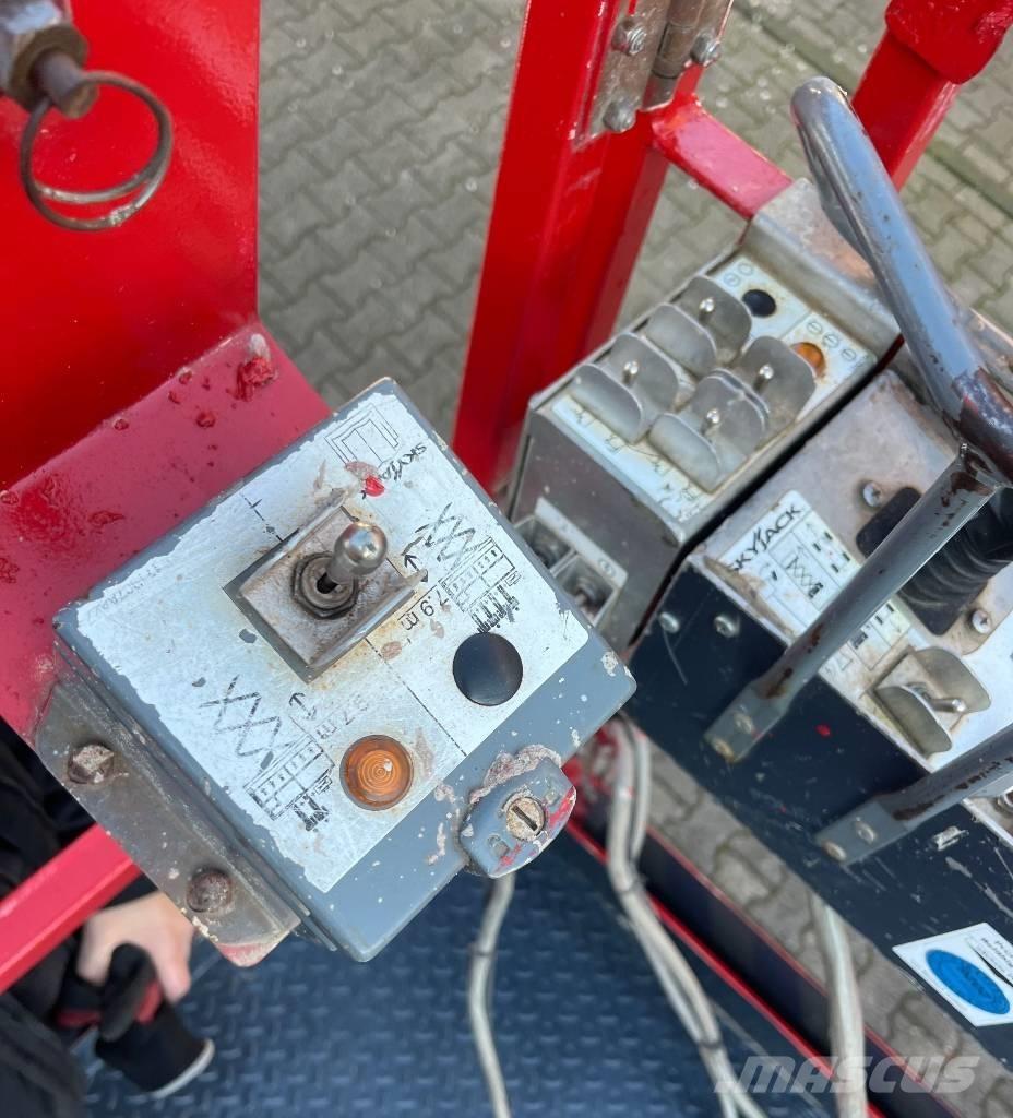 SkyJack SJ 6832 RT Makasli platformlar