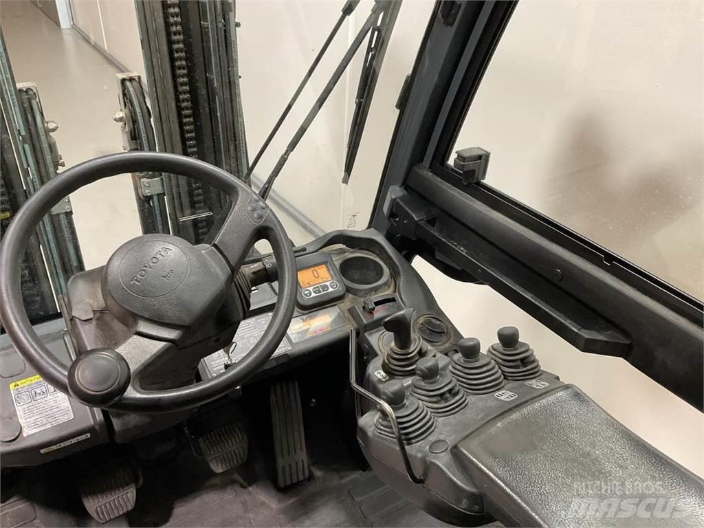 Toyota 52-8FDF30 Dizel forkliftler