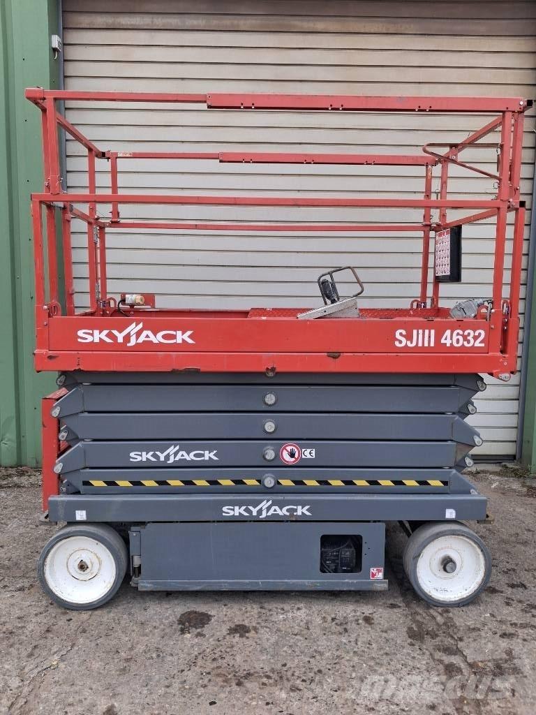 SkyJack SJ III 4632 Makasli platformlar