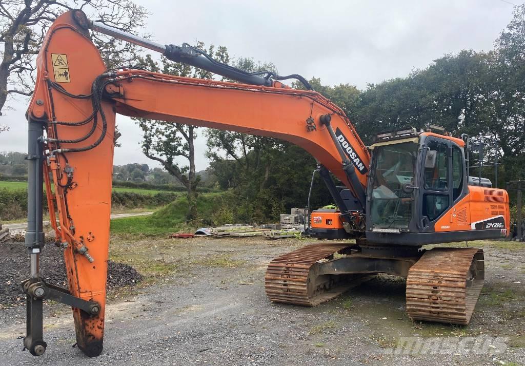 Doosan DX 225 LC Paletli ekskavatörler