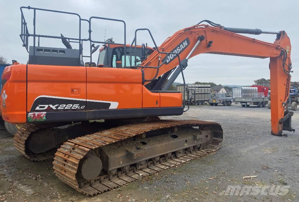Doosan DX 225 LC Paletli ekskavatörler
