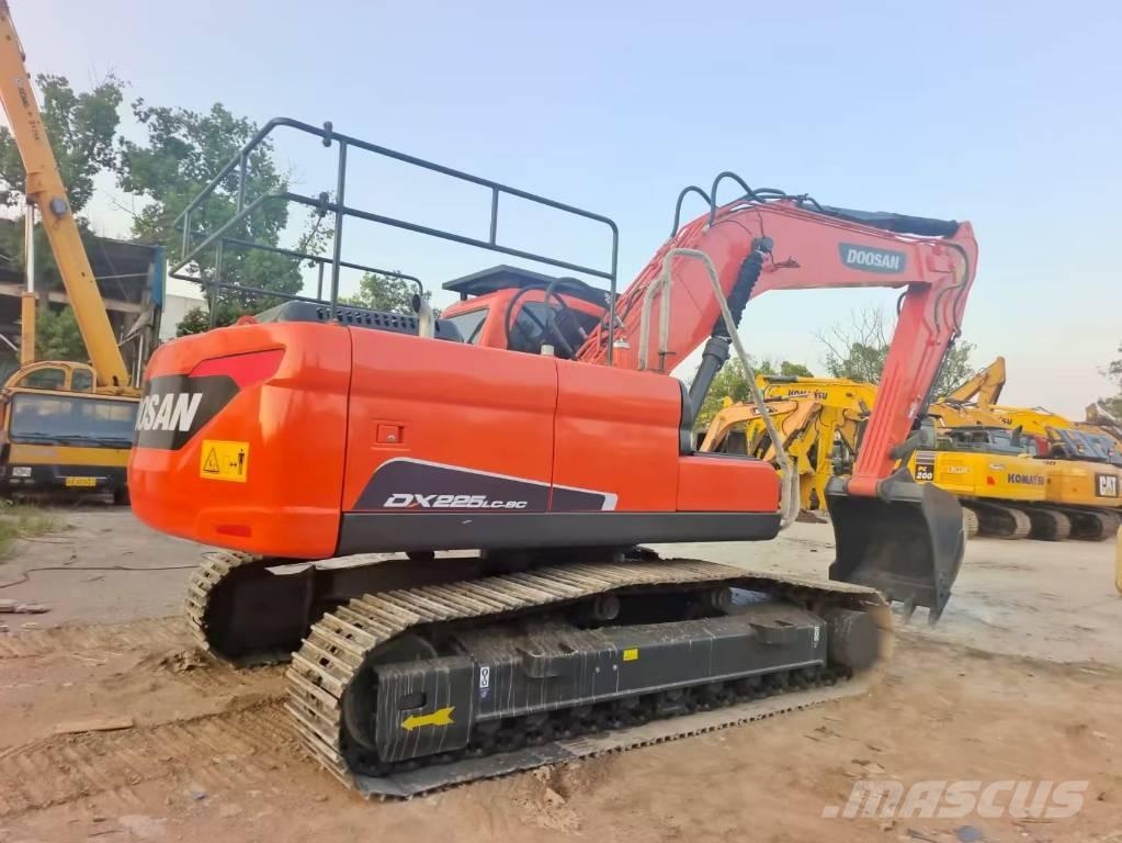 Doosan DX 225 LC-9C Paletli ekskavatörler