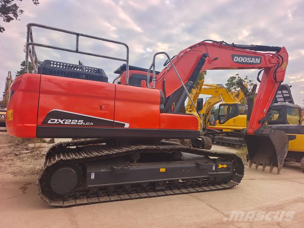 Doosan DX 225 LC Paletli ekskavatörler