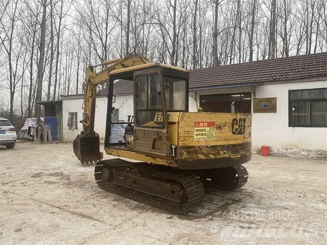 CAT E70B Paletli ekskavatörler