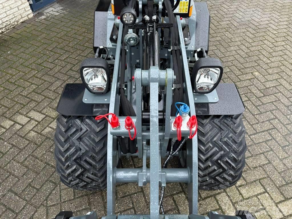 Giant G1500 Xtra Mini yükleyiciler
