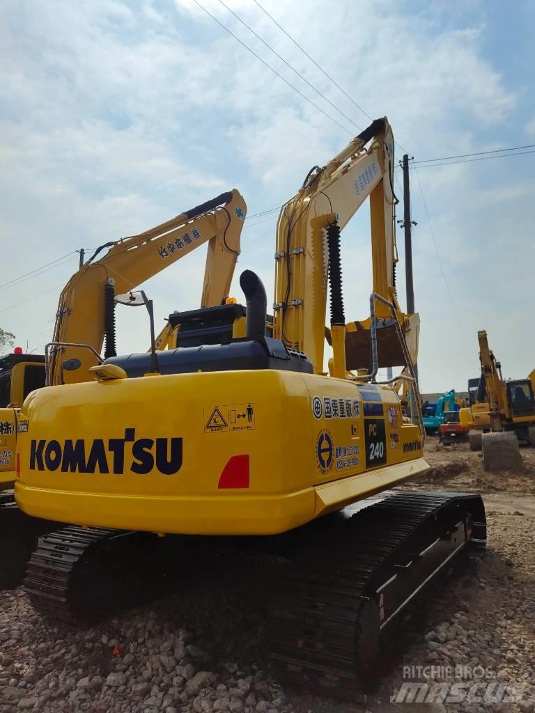 Komatsu PC 240 Paletli ekskavatörler