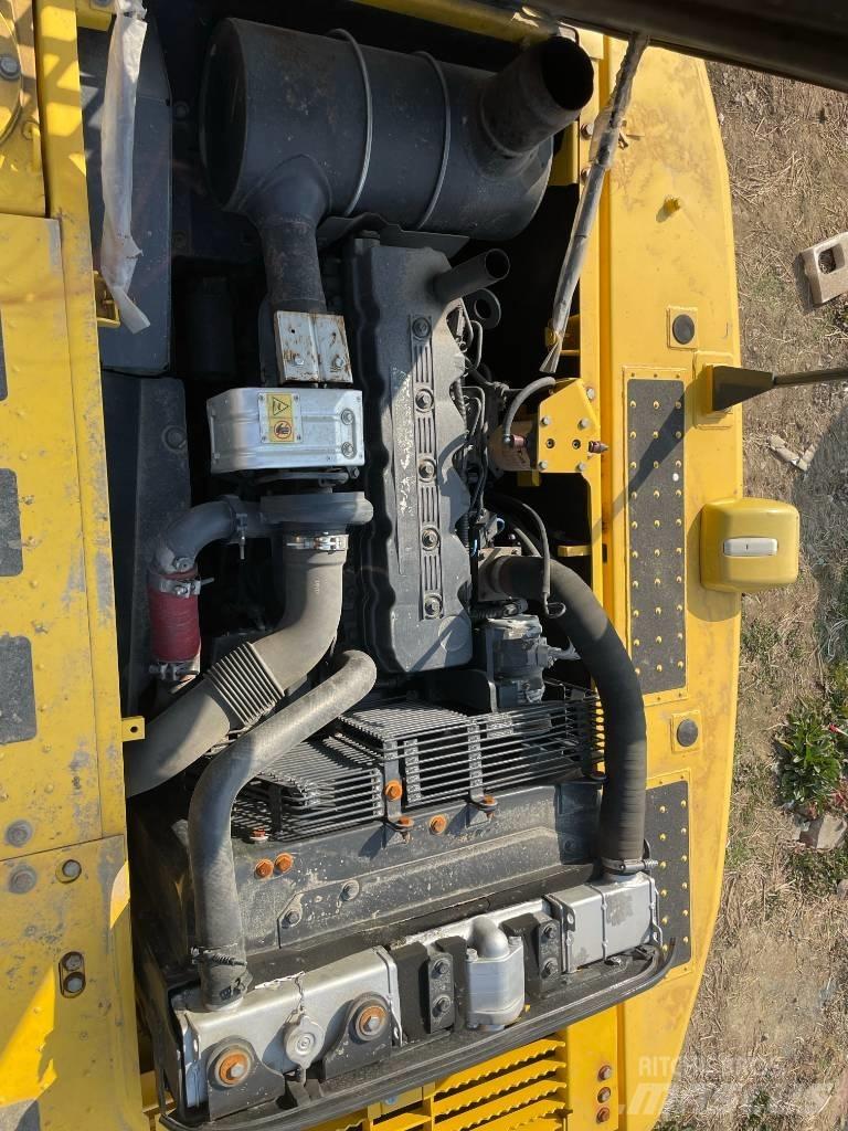 Komatsu 210 Paletli ekskavatörler