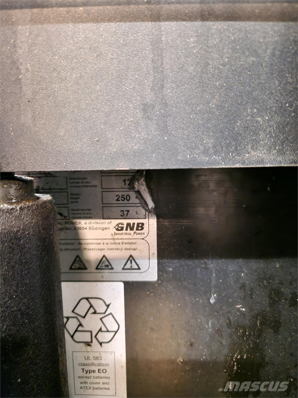 Toyota SPE120L Akülü depo ekipmanları