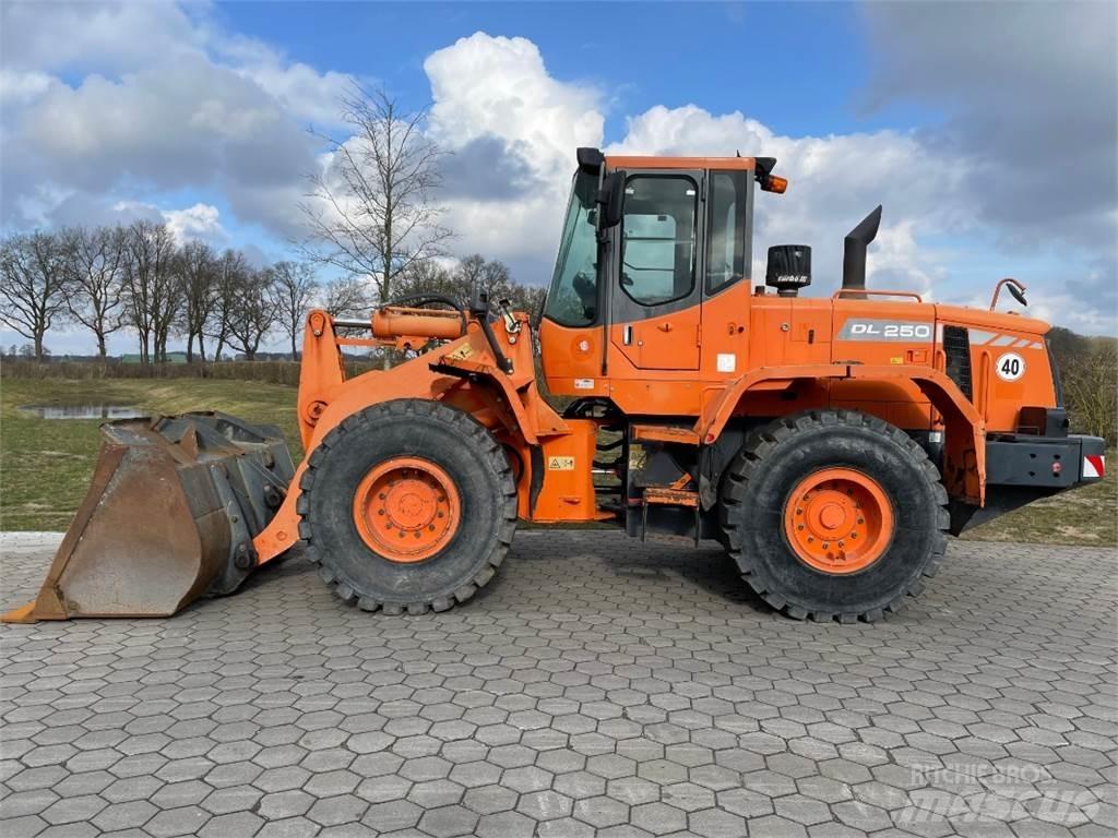 Doosan DL250 Tekerlekli yükleyiciler