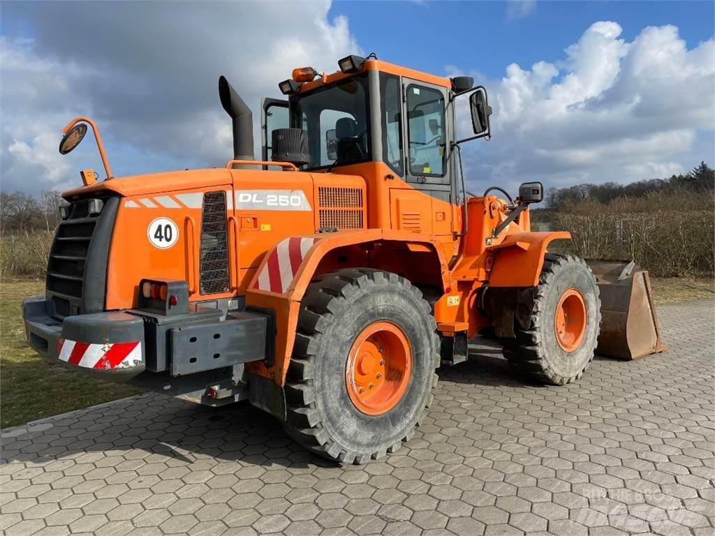 Doosan DL250 Tekerlekli yükleyiciler