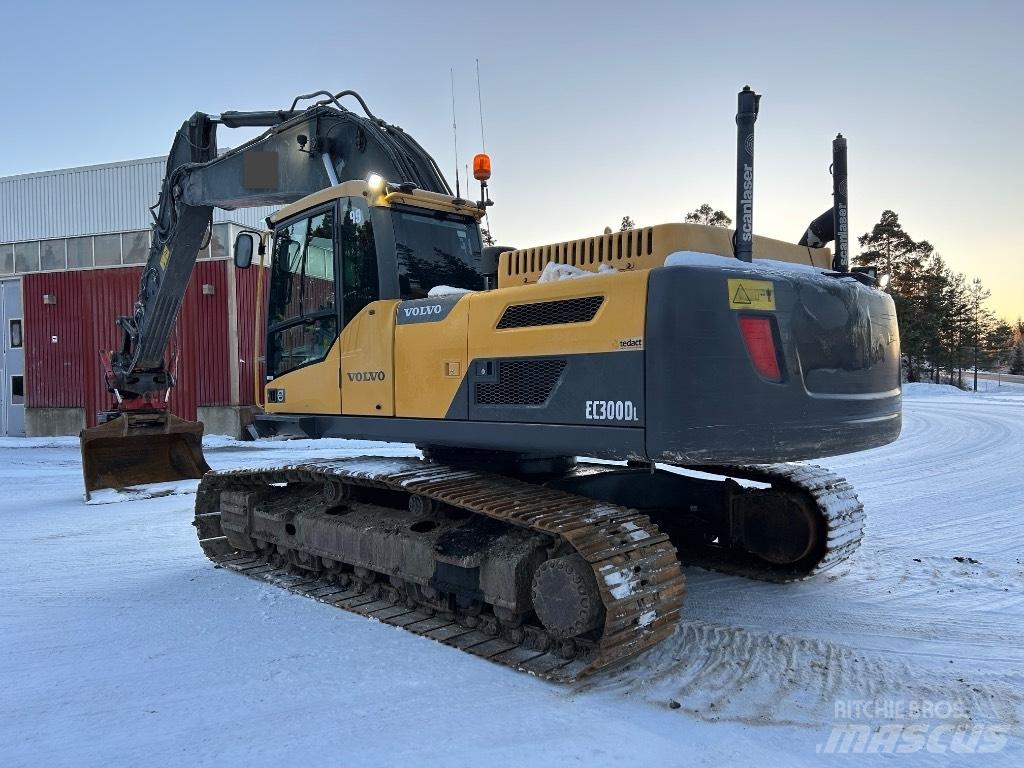 Volvo EC 300 D L Paletli ekskavatörler
