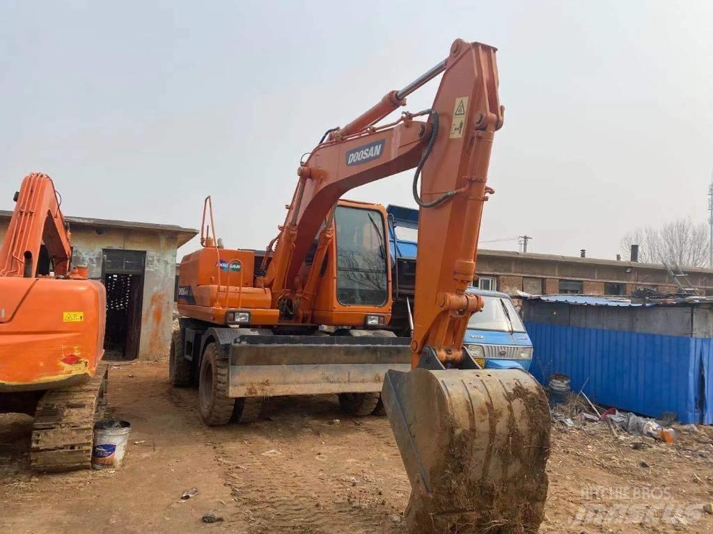 Doosan DH 150W Lastik tekerli ekskavatörler