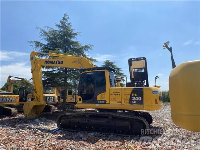 Komatsu PC240-8 Paletli ekskavatörler