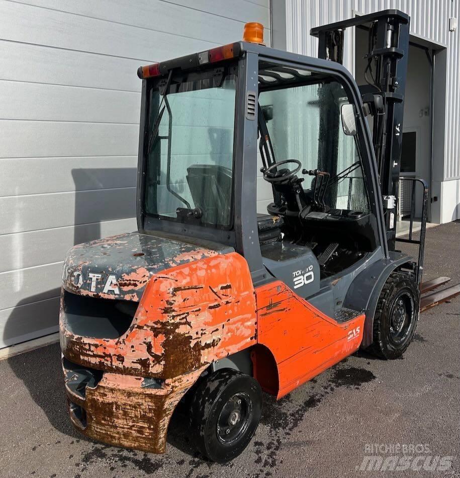 Toyota 8 FDF 30 Dizel forkliftler