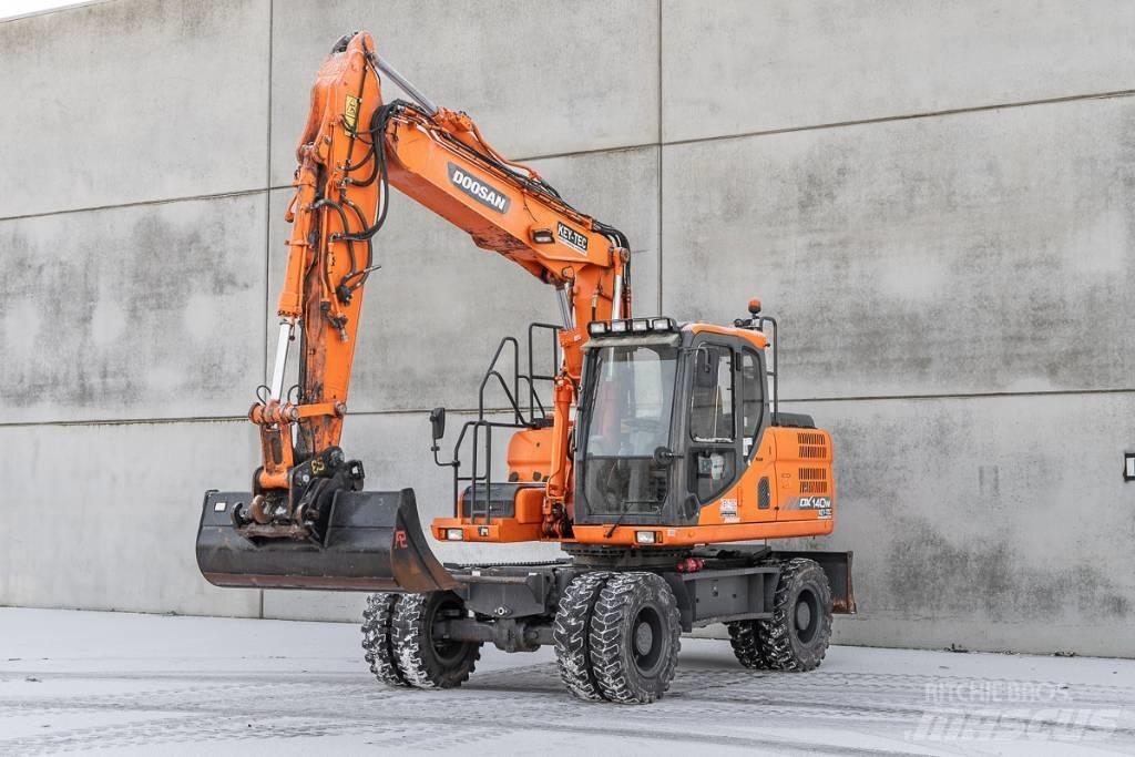 Doosan DX 140 W-3 Lastik tekerli ekskavatörler