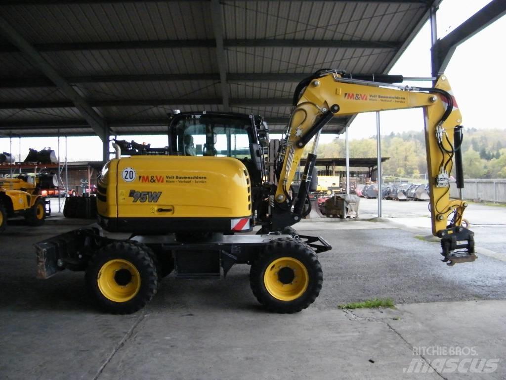 Yanmar B95W Lastik tekerli ekskavatörler