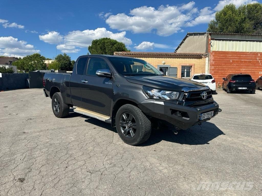 Toyota Hilux Otomobiller