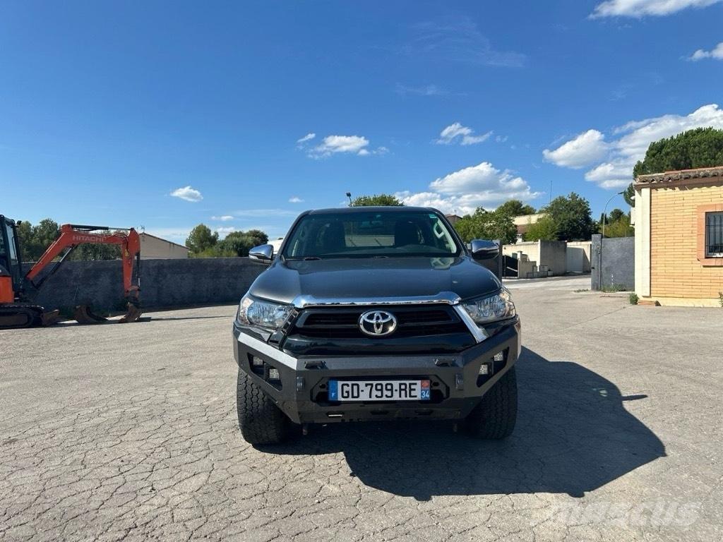 Toyota Hilux Otomobiller