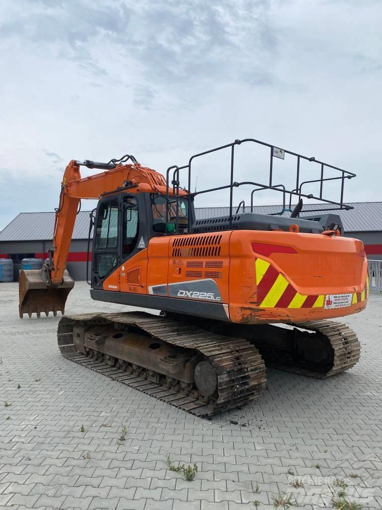 Doosan DX 225 LC Paletli ekskavatörler