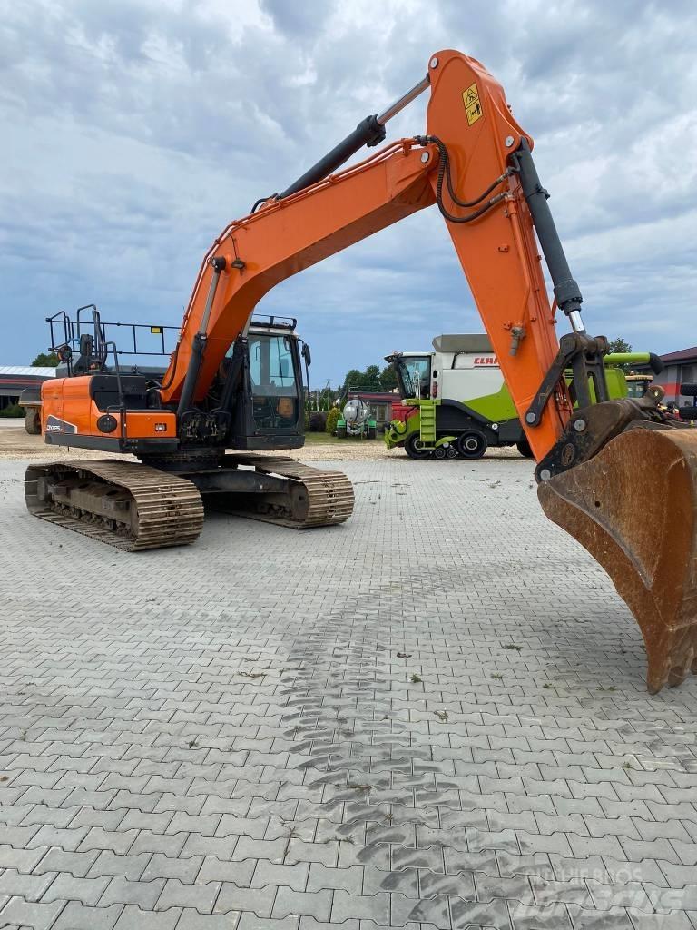 Doosan DX 225 LC Paletli ekskavatörler