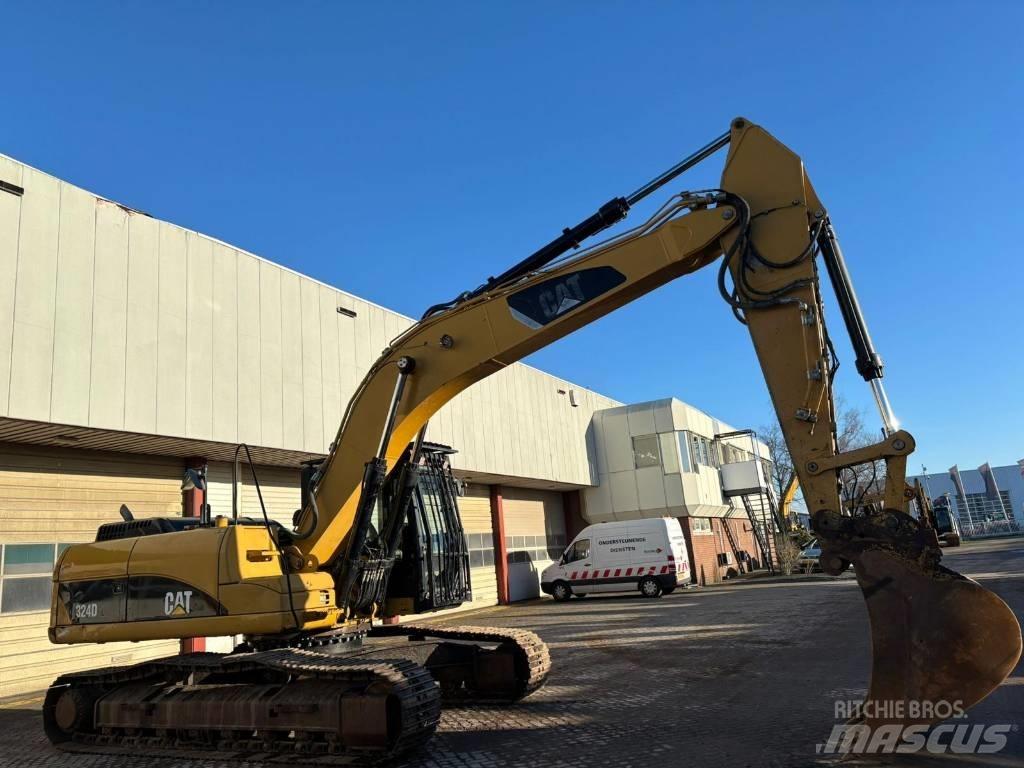 CAT 324 D L Paletli ekskavatörler