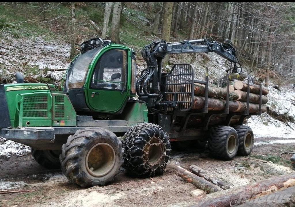 John Deere 1110 E Tomruk yükleyici traktörler