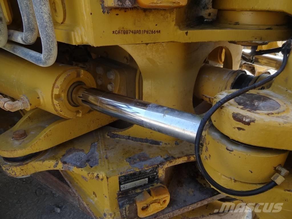 CAT 740 Belden kirma kaya kamyonu