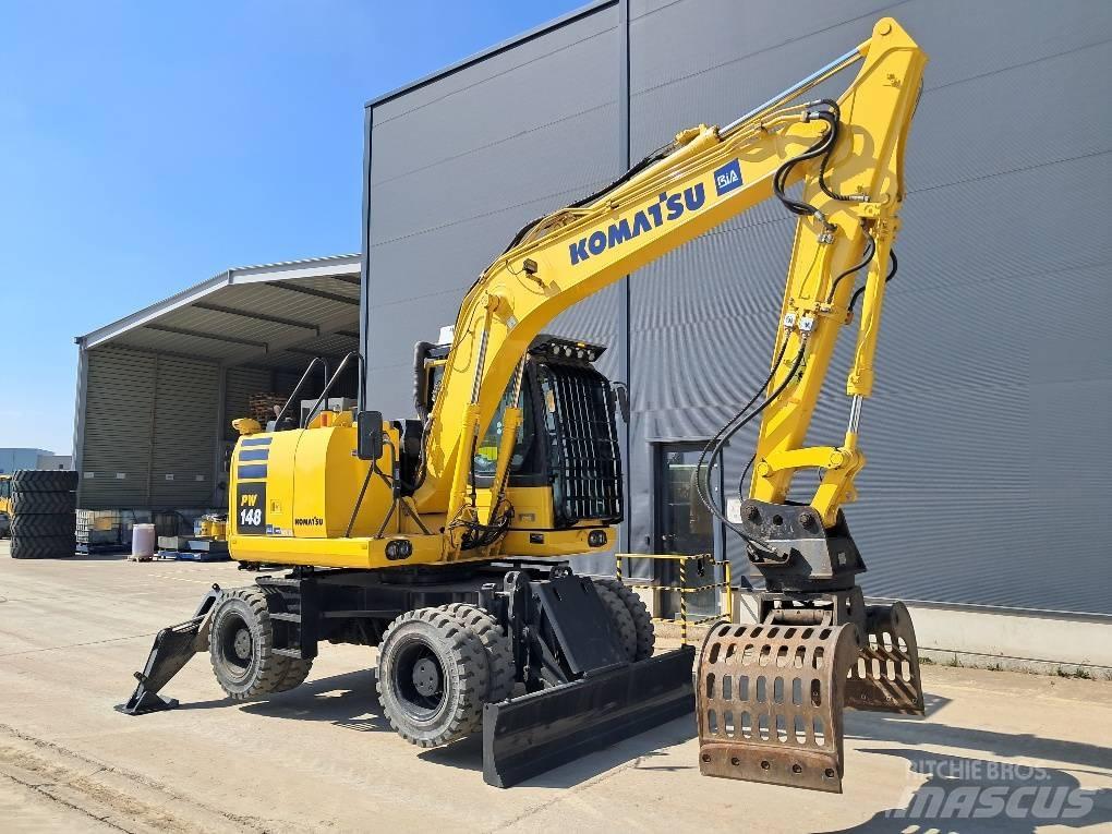 Komatsu PW148-10 Lastik tekerli ekskavatörler