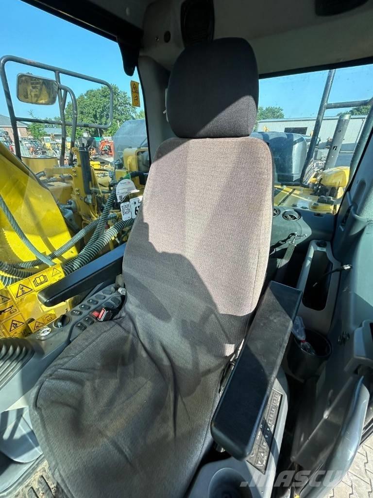 Komatsu PC 210 LC-11 Paletli ekskavatörler