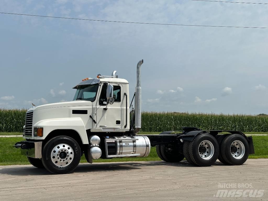 Mack Pinnacle 64ft Çekiciler