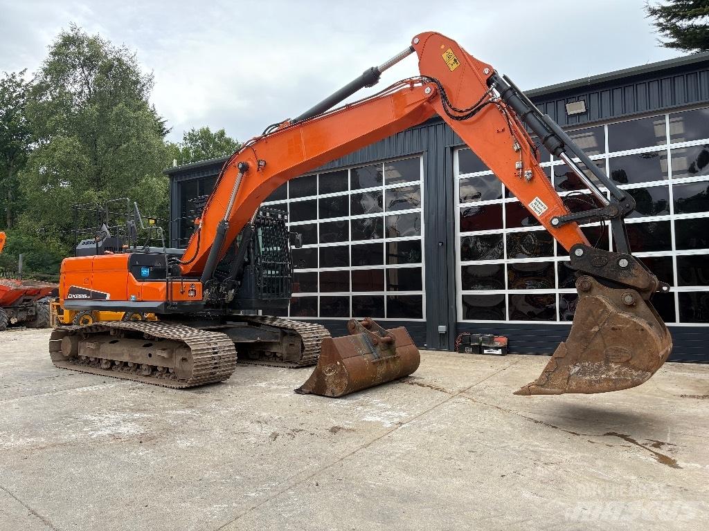 Doosan DX 225 LC-5 Paletli ekskavatörler