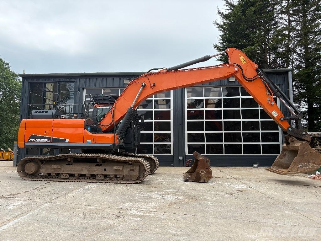 Doosan DX 225 LC-5 Paletli ekskavatörler