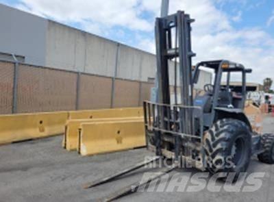 CASE 586H Arazi tipi forklift