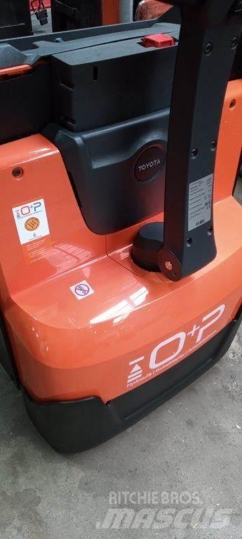 Toyota LWE 200 Düsük seviye kaldirici