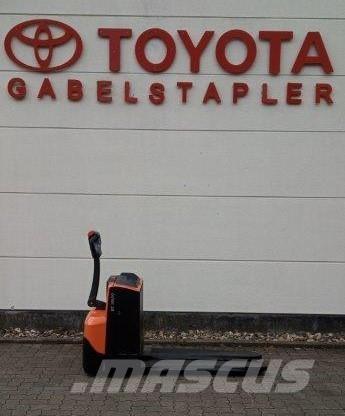 Toyota LWE 200 Yaya kumandali istif makinasi