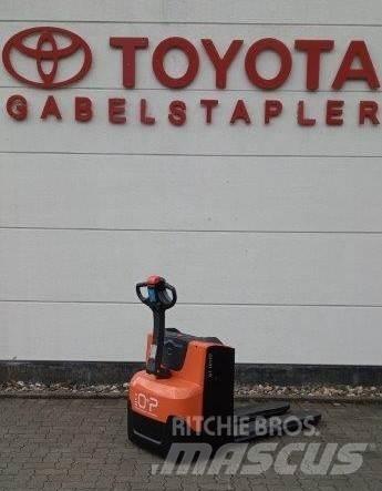 Toyota LWE 200 Düsük seviye kaldirici