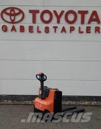 Toyota LWE 200 Düsük seviye kaldirici