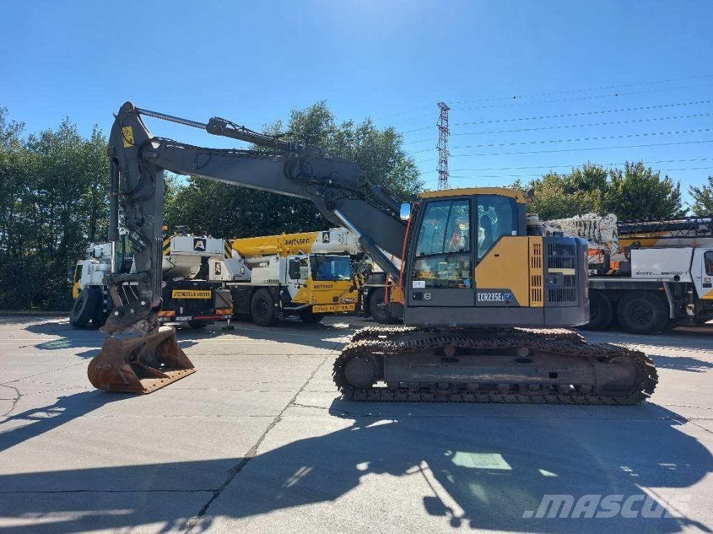 Volvo ECR 235 E Paletli ekskavatörler