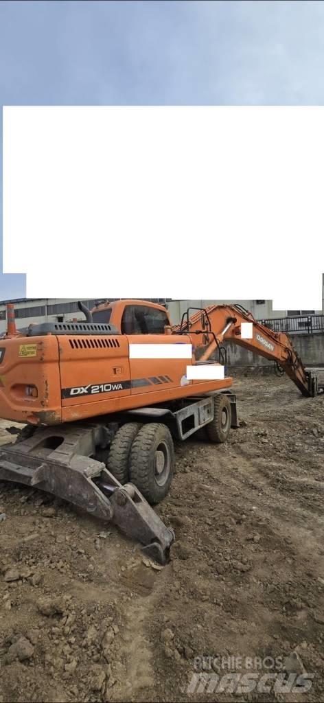 Doosan DX 210 W Lastik tekerli ekskavatörler