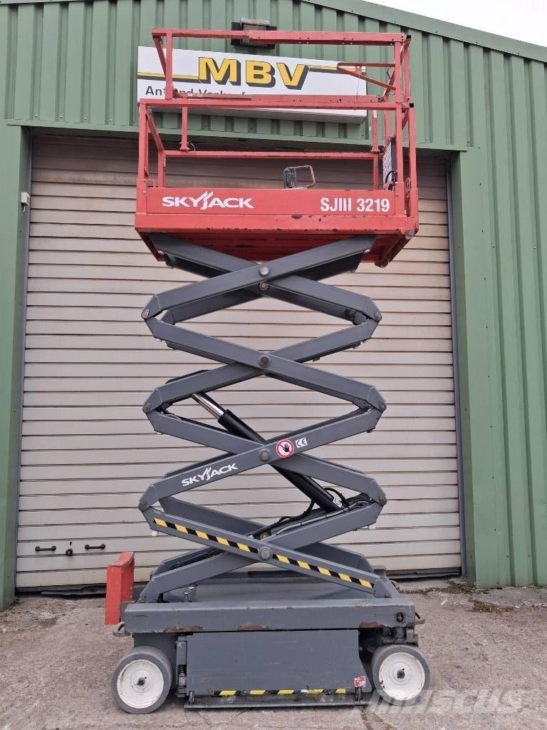 SkyJack SJ III 3219 Makasli platformlar