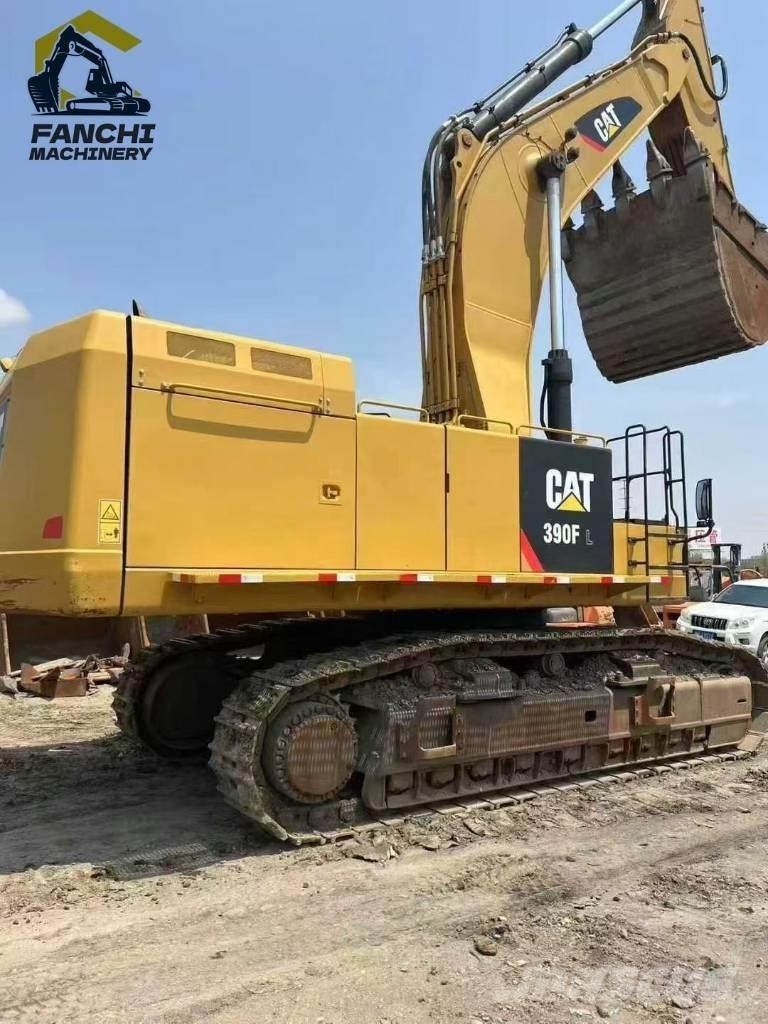 CAT 390F Paletli ekskavatörler