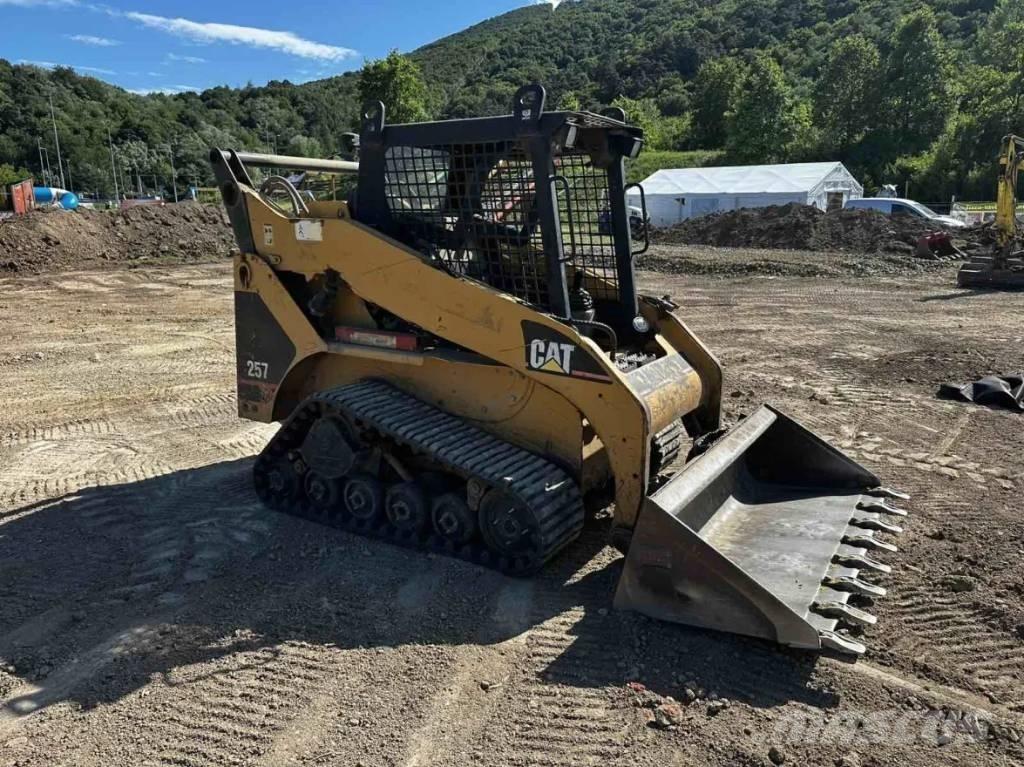 CAT 257 Paletli yükleyiciler